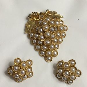 Vintage CAPRI Pearl Pin & Clip Earrings
